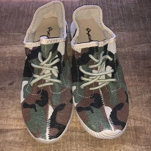 Brand new Camo tennis shoes